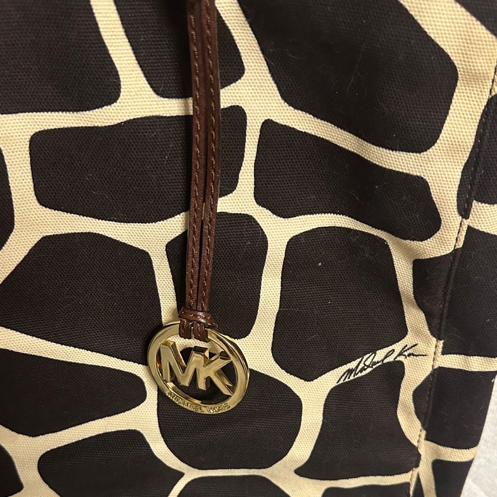 Michael Kors Giraffe Pattern Tote with Dark Brown Handles - Picture 2 of 5